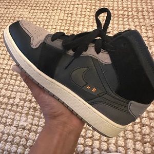 Jordan 1 Mid SE Craft Black/Cement Grey/Lt Graphite/Sail" Grade School - Size 5Y